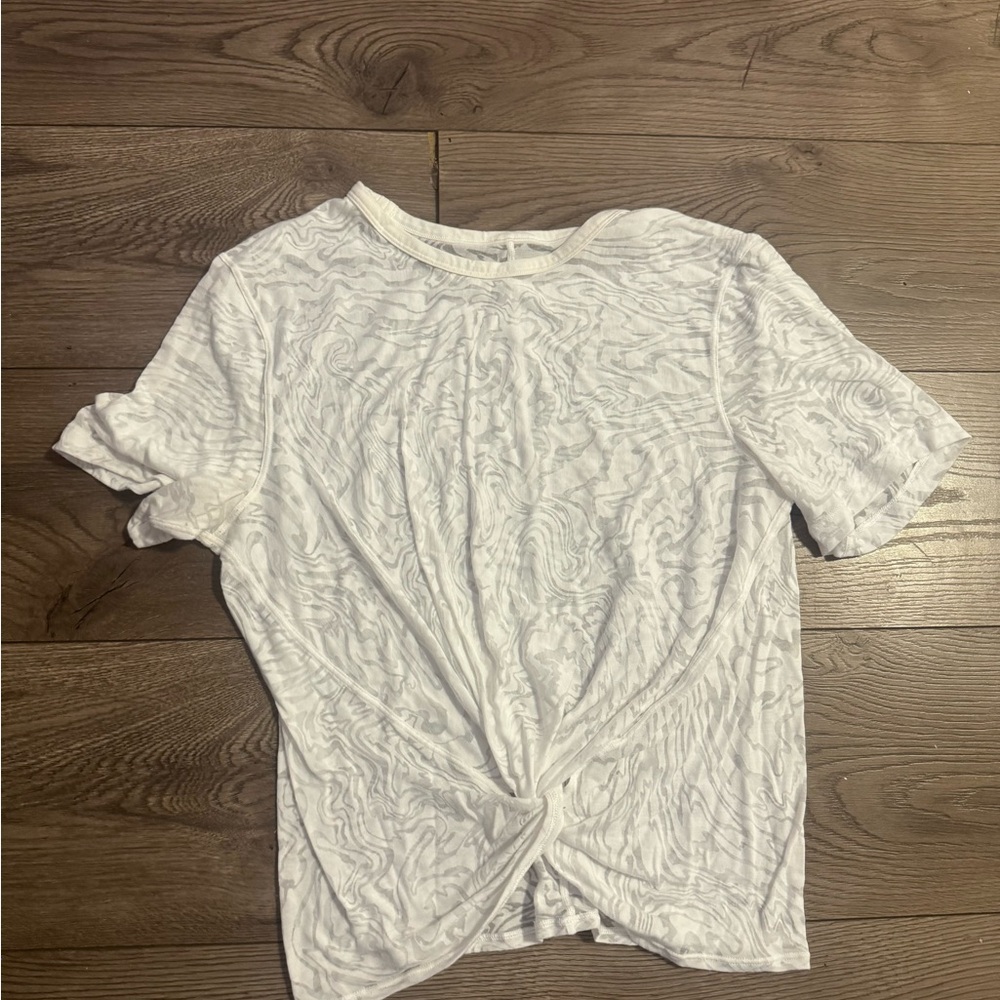 Lululemon Women's White Knotted Twist Front Top Veil Size 6/8